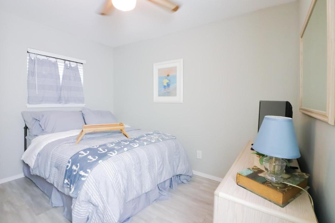 גלווסטון Sunny Daze Walk To Beach 2 Decks Pet Friendly Has A Mini Bar מראה חיצוני תמונה