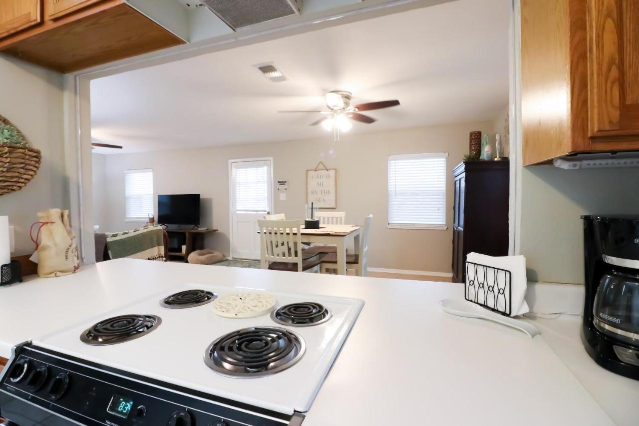 גלווסטון Sunny Daze Walk To Beach 2 Decks Pet Friendly Has A Mini Bar מראה חיצוני תמונה
